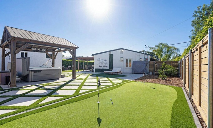 North Clairemont Casa | San Diego Fun: Jacuzzi-Golf-PoolTable-GmRm!