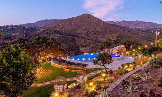 Jamul Casa | San Diego Serenity Hills Infinity Pool Spa Pickleball