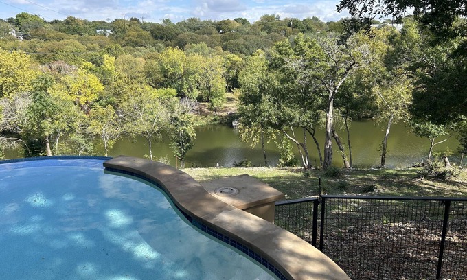 Georgetown Casa | SAN GABRIEL RIVER Retreat WATERFRONT Panoramic View, PRIVATE POOL, Pet Friendly!