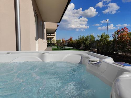 Cola Apartamento | San Giorgio Design Home con Jacuzzi Privata