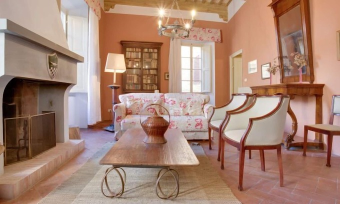 San Gimignano City Centre Apartamento | San Girolamo by Interhome