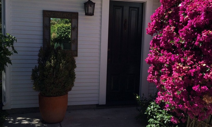Shasta-Hanchett Park Cabaña | San Jose Rosegarden Cottage - Business Ready