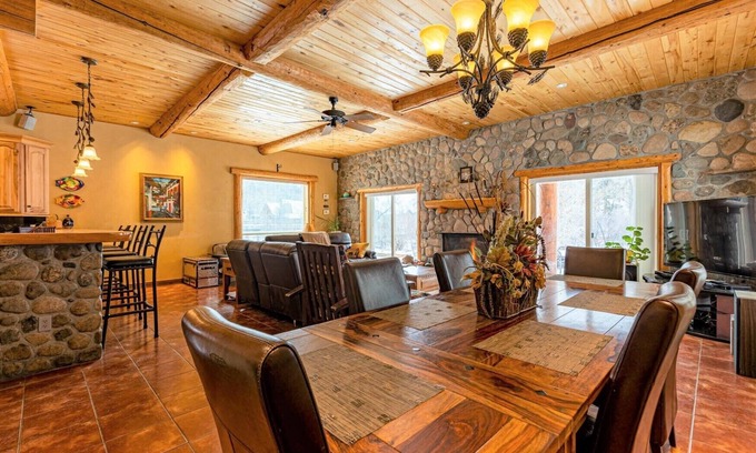 San Juan River Village Cabina | San Juan River frontage. Close to Wolf Creek Ski, New Hot Tub!