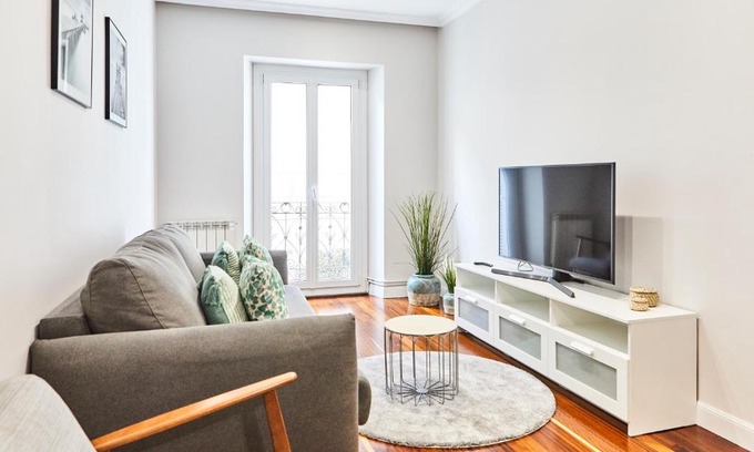 San Sebastian Centro Apartamento | San Martin apartment by Basque Homes
