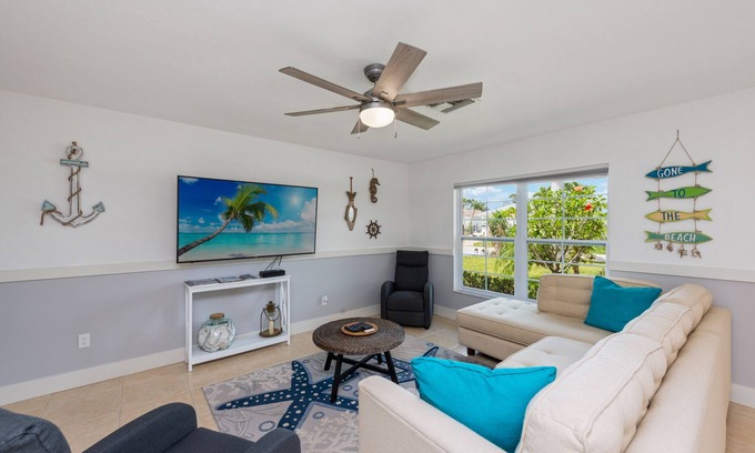 Isles of Capri Casa | San Salvador Sanctuary- Isles Of Capri Naples Florida