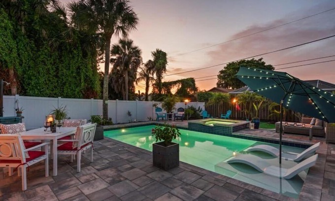 Naples Park Casa | Sanctuary Home Naples-Private Pool and Lanai!