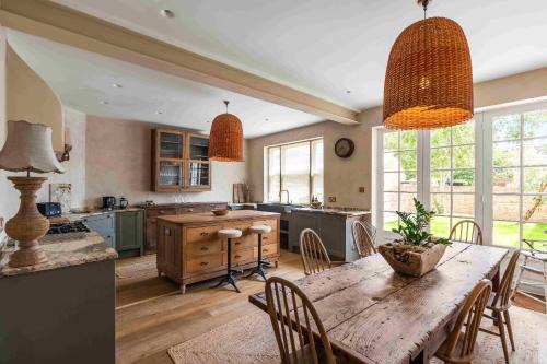 Shoreham-by-Sea Casa | Sanctuary House with Parking By My Getaways