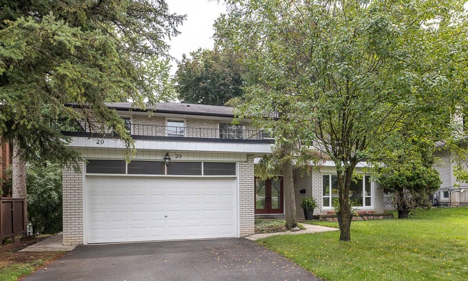 Bayview Woods - Steeles Casa | Sanctuary on private ravine, large luxurious space