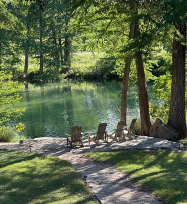 Uvalde County Casa | Sanctuary on the Frio