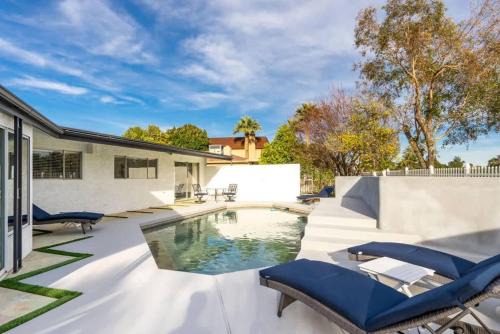 Ingleside Club Casa | Sanctuary on the Greens - 3-Villa Retreat with Pool