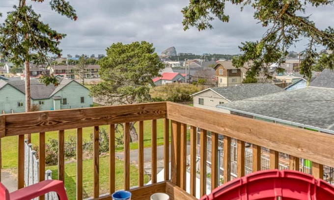 Pacific City Casa | Sand and Sea Beach House - Meredith Lodging
