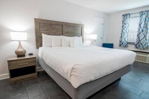 Litchfield by the Sea Apartamento | Sand and Sun Resort View King Room 2nd Floor