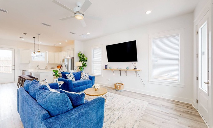 Silver Sands Casa | Sand and Sunshine | House in Panama City Beach near the beach with balcony