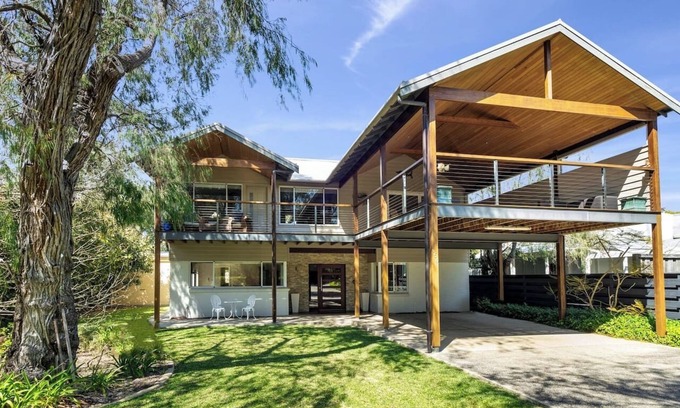 Quindalup Casa | Sand Castle Beach Bliss Expansive Alfresco Living