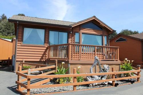 Smith River Casa | Sand Castle - Ocean Cabin 25 W Private Jacuzzi