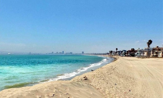 Belmont Shore Condominio | Sand, Sun & Second