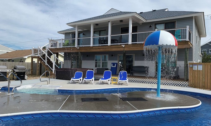 Sandbridge Casa | Sandbridge 8br/6ba 4th row on Back Bay with lazy river and hot tub