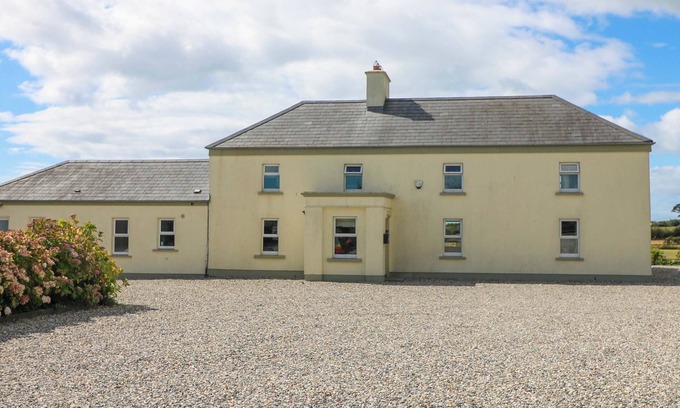 Tacumshane Casa | SANDERLING LODGE, pet friendly in Tacumshane, County Wexford