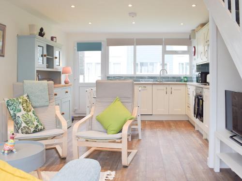 Pembroke Casa | Sanderling - Uk32837