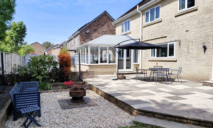 Cleator Moor Casa | SANDERSON HOUSE, pet friendly, with hot tub in Cleator Moor