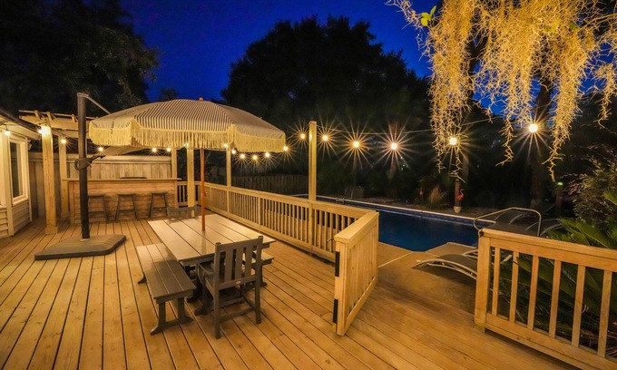 Savannah Casa | Sandfly home with cottage and pool, close to downtown and Tybee