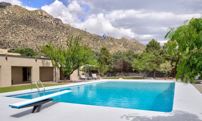 Sandia Heights North Casa | Sandia Foothills Retreat- Swimming Pool/Spa - Amazing Views!