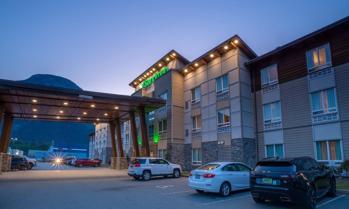 Squamish Hotel | Sandman Hotel & Suites Squamish