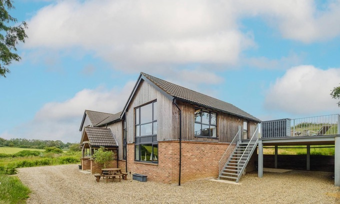 Saxmundham Cabaña | Sandown, sleeps 12 - near Snape Maltings & Aldeburgh -Aldeburgh Coastal Cottages