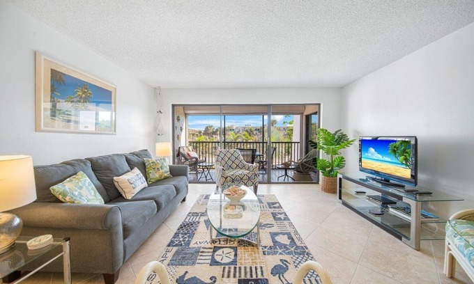 Beachview Country Club Estates Condominio | Sandpebble 2E: condominio maravillosamente actualizado de la isla ¡Frente a la playa!