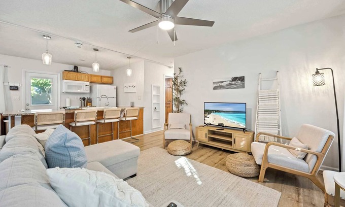 Satellite Beach Apartamento | Sandpiper 𓇼 2BR/1BA Across From Beach!