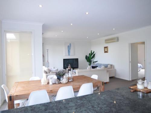 Inverloch Casa | Sandpiper 3 - Close to Town and Beach