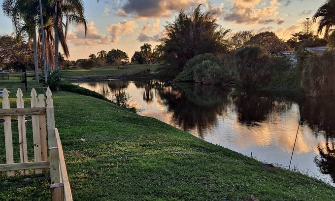 Port Saint Lucie Casa | Sandpiper Bay Breeze On A Lake By The Golf Course (Club Med Area)