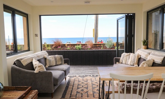 Eype Cabaña | SANDPIPER CHALET, with a garden in Eype