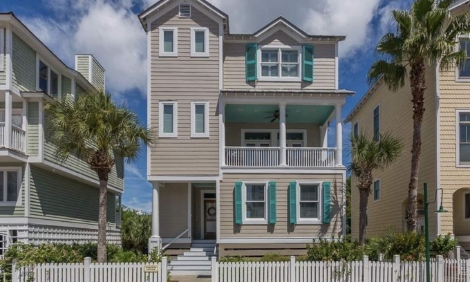 East Beach Cabaña | Sandpiper Cottage - Fantastic Beach Front Property on Georgia Coast w/ Elevator!