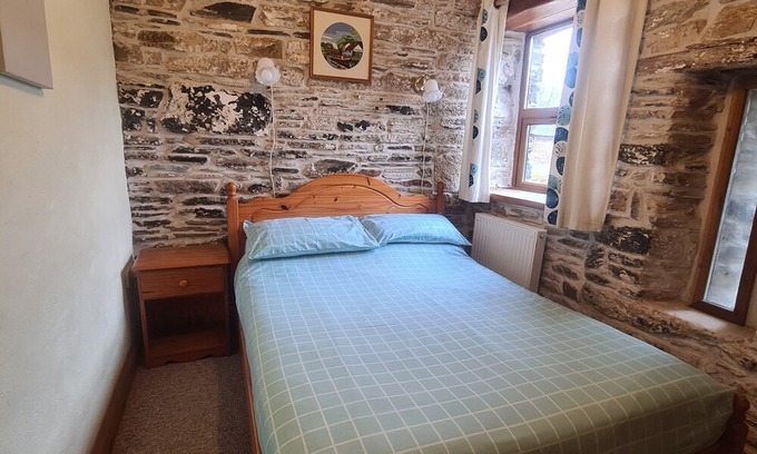 Whitland Cabaña | Sandpiper Cottage, LLANBOIDY