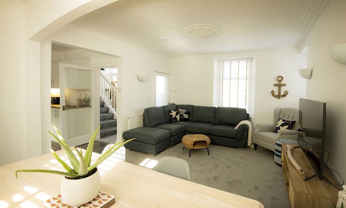 Cullen Cabaña | SANDPIPER COTTAGE, pet friendly, country holiday cottage in Cullen