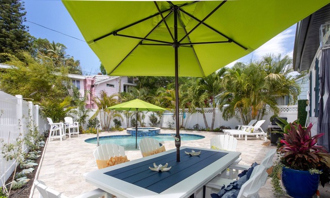 Pass-a-Grille Cabaña | Sandpiper Cottage, private pool and seconds to the beach