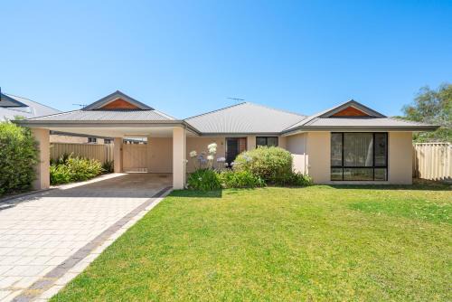 Broadwater Casa | Sandpiper House 4BR Family & Pet-Friendly Stay