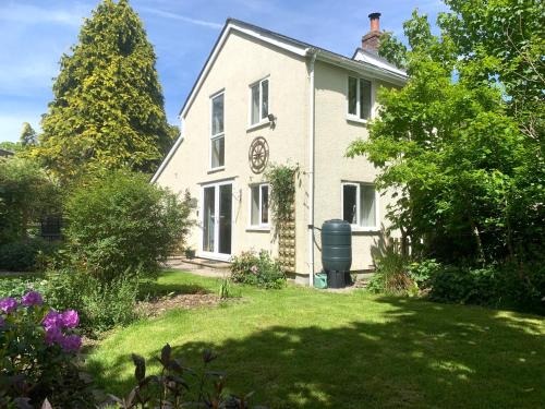 Holsworthy Casa | Sandpipers Cottage - Devon Sleeps 4, Garden, rural, Dog friendly