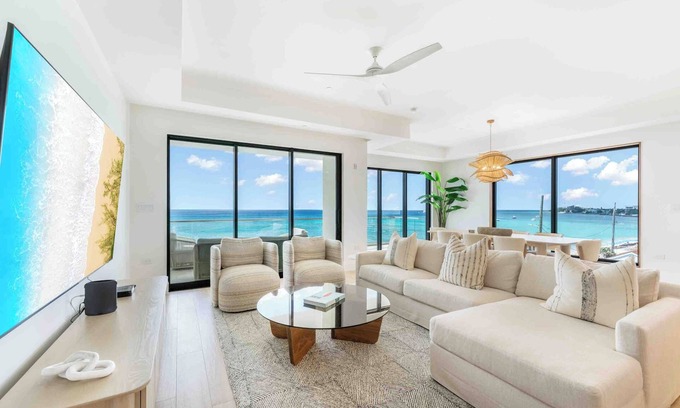 Grand Cayman Condominio | Sands #5: New Luxury 7 Mile Beach Condo w/Rooftop Pool & Barefoot Beach