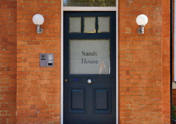 Epsom Apartamento | Sands House - luxury modern studios with secure parking in Epsom, Surrey