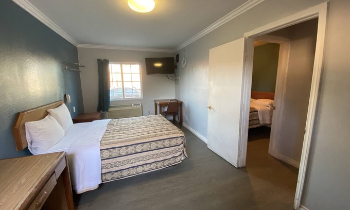 South Gate Hotel | Sands Inn