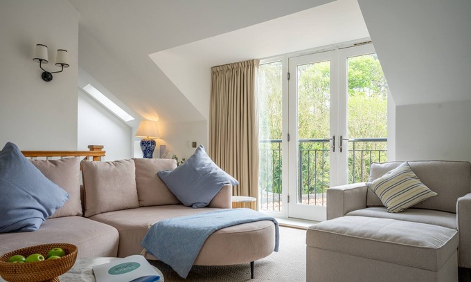 Sandsend Cabaña | Sandsend - York Cottage - a family break that sleeps 6 guests in 3 bedrooms