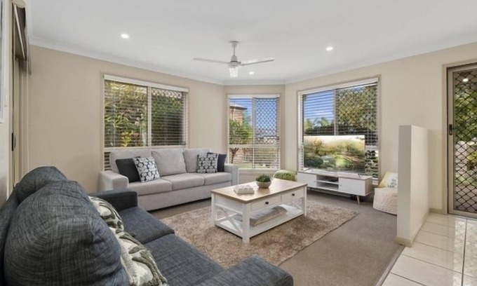 Ningi Casa | Sandstone Point Family home, Bribie beaches, pet friendly