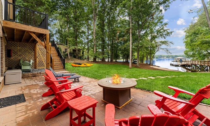 Troutman Casa | Sandy Beach, 2 King Suites, Game Rooms & Views!