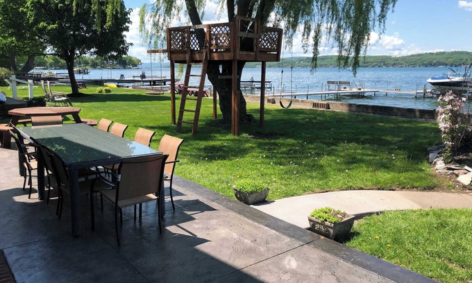 Canandaigua Casa | Sandy Beach Haven - una casa moderna del lago + casa de transporte en el lago Canandaigua