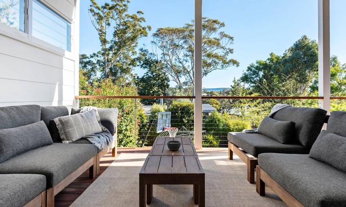 Narrawallee Casa | Sandy Feet Retreat 2 mins walk to the beach