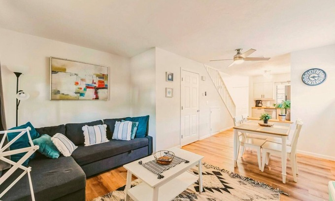 Iona Condominio | Sandy Feet Retreat! Minutes to Sanibel and Bunche Beach.