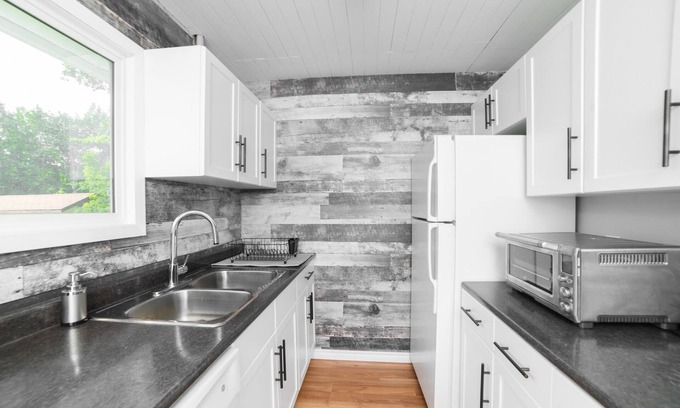 Manitoba Casa | 🏖 Sandy Hook: 2 Queens, Pet Friendly, One Min to Beach, Ice Fishing and Snaks