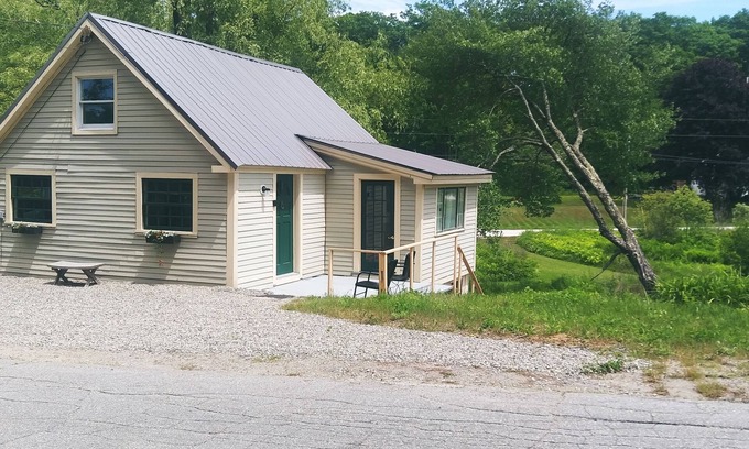 Sandy Point Casa | Sandy Point Brook side Coastal Cottage- Easy Shores